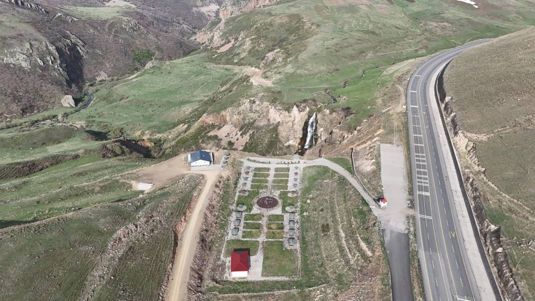 Karlar eridi Susuz Şelalesi’nde kartpostallık görüntüler oluştu - Resim: 8